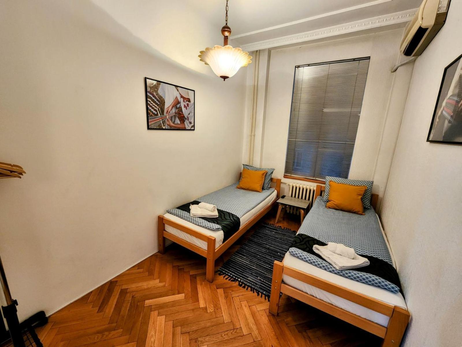 Authentic Belgrade Centre Apartments For Large Groups, Republic Square - Up To 47 People In 5 Apartments Ruang foto