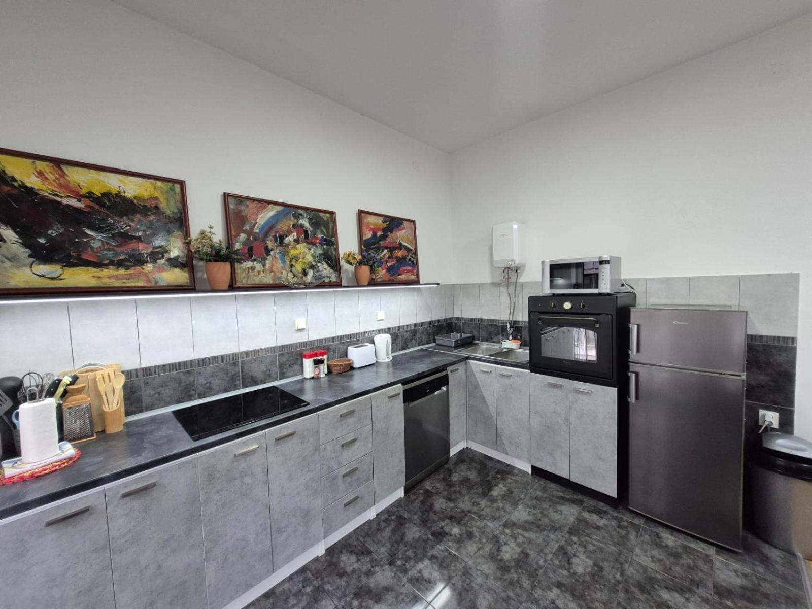 Authentic Belgrade Centre Apartments For Large Groups, Republic Square - Up To 47 People In 5 Apartments Ruang foto