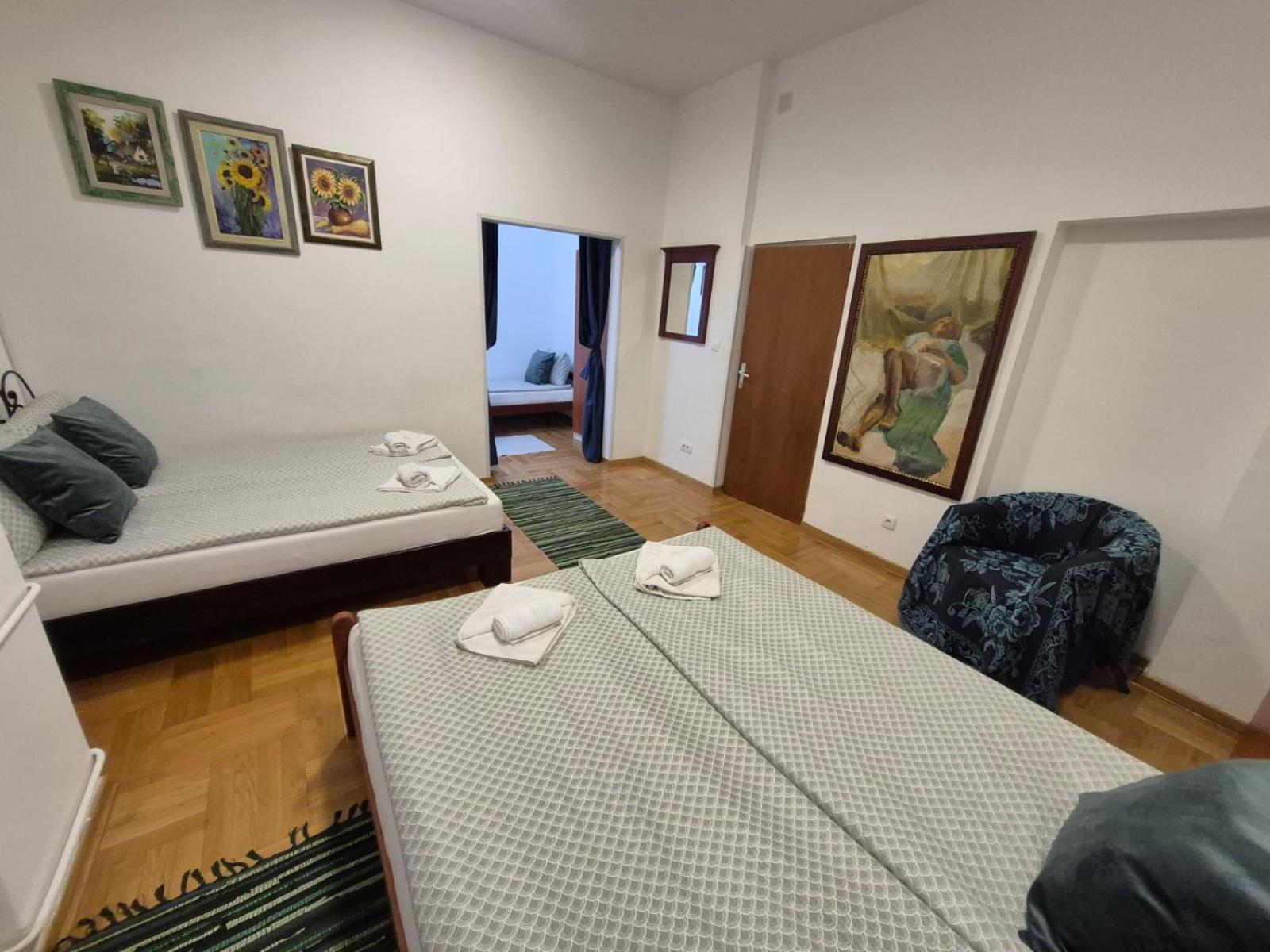 Authentic Belgrade Centre Apartments For Large Groups, Republic Square - Up To 47 People In 5 Apartments Ruang foto