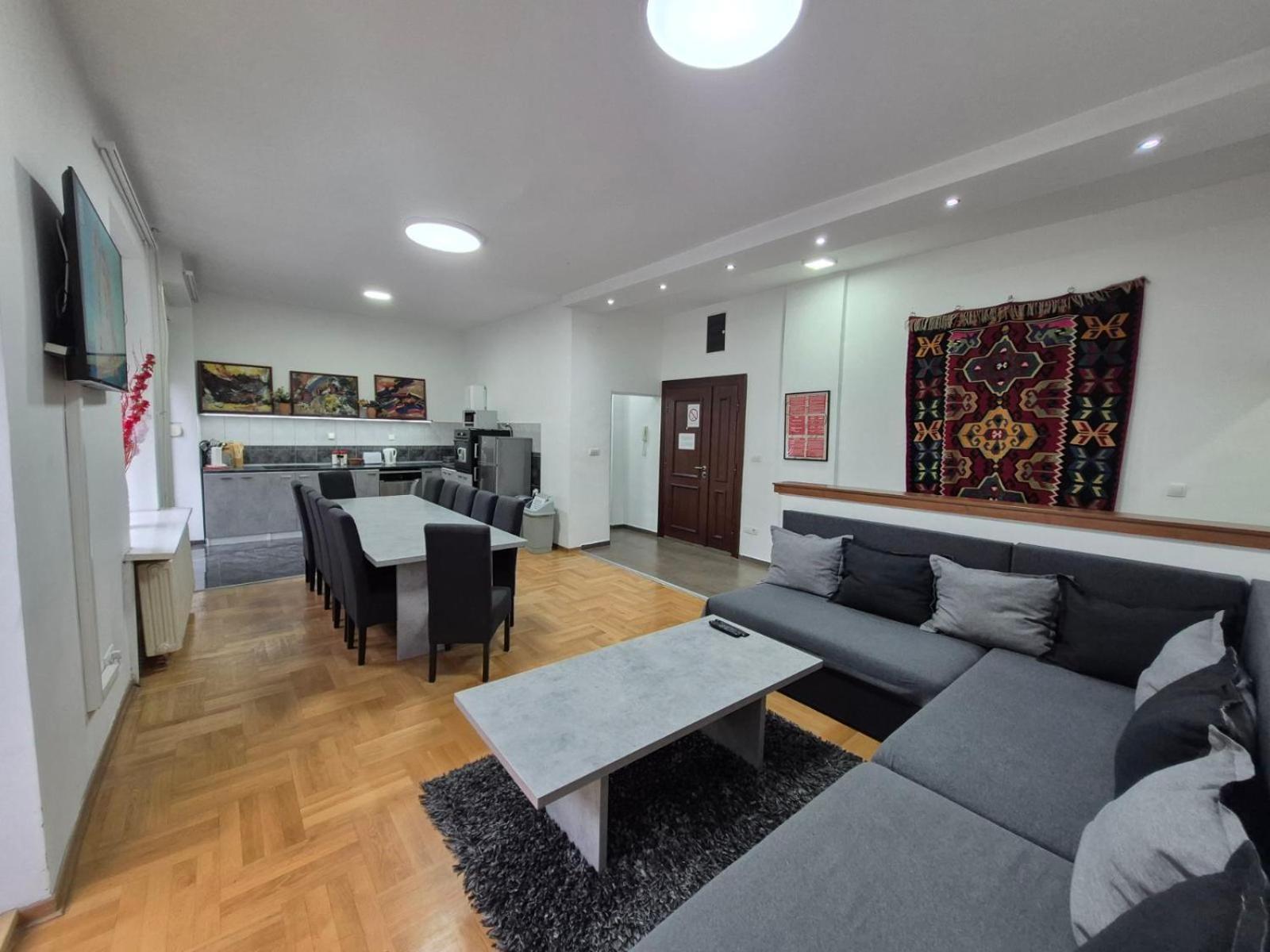 Authentic Belgrade Centre Apartments For Large Groups, Republic Square - Up To 47 People In 5 Apartments Ruang foto