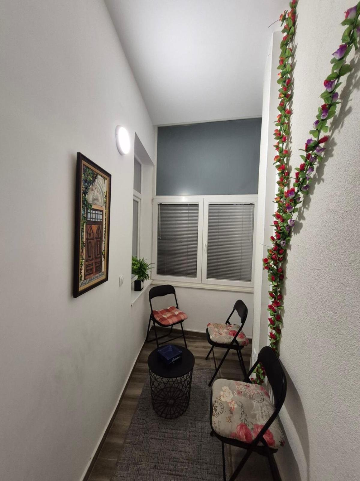 Authentic Belgrade Centre Apartments For Large Groups, Republic Square - Up To 47 People In 5 Apartments Ruang foto